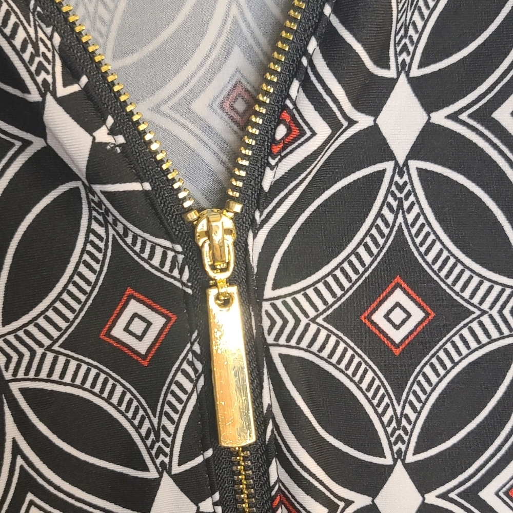Tacera Black And Whithe Geometric Pattern Top. It has eyelets for a headband but - Picture 9 of 12